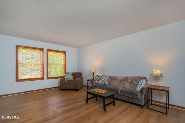 1315 Mary Lou Court, Perrysburg, OH 43551
