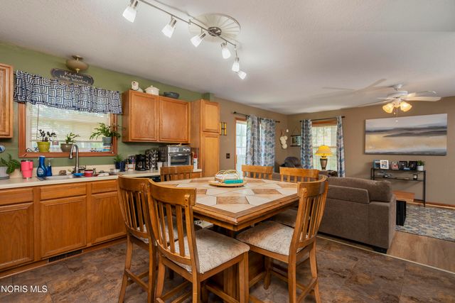 1315 Mary Lou Court, Perrysburg, OH 43551