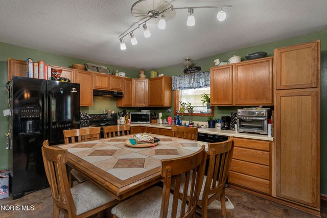 1315 Mary Lou Court, Perrysburg, OH 43551