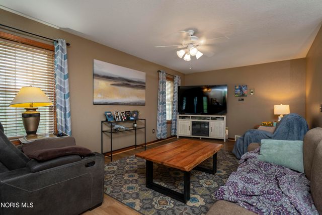 1315 Mary Lou Court, Perrysburg, OH 43551