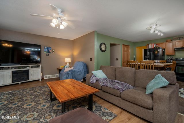 1315 Mary Lou Court, Perrysburg, OH 43551