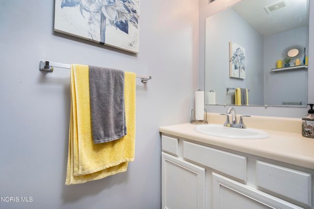 1315 Mary Lou Court, Perrysburg, OH 43551