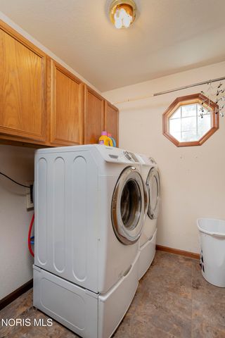 1315 Mary Lou Court, Perrysburg, OH 43551