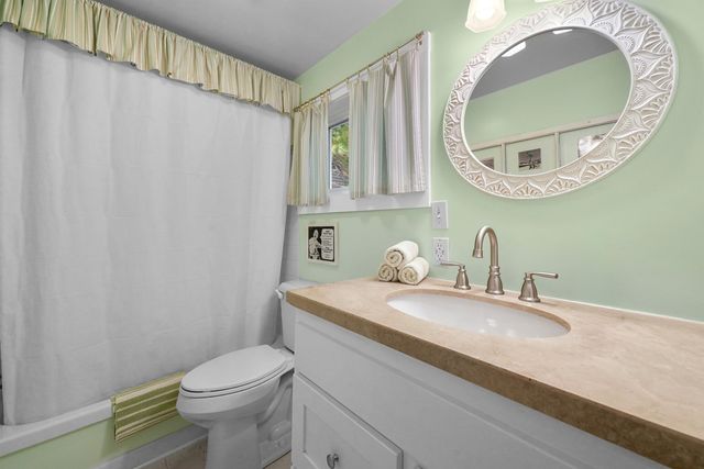 489 Peninsula Trail, East Bay Twp, MI 49696