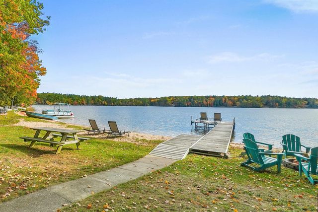 489 Peninsula Trail, East Bay Twp, MI 49696