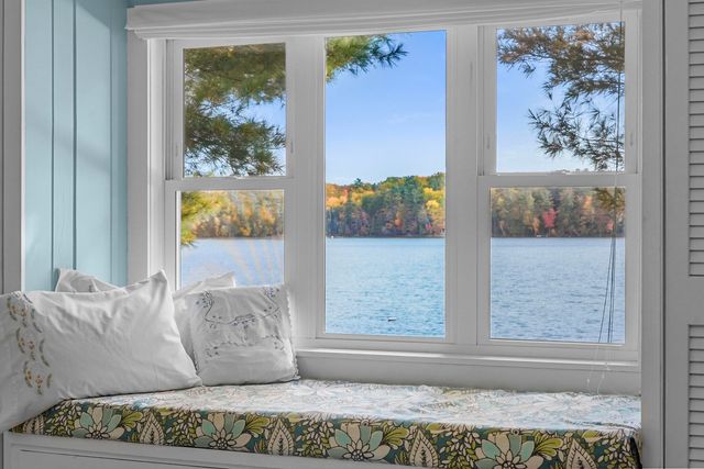 489 Peninsula Trail, East Bay Twp, MI 49696