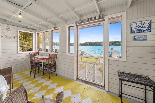 489 Peninsula Trail, East Bay Twp, MI 49696