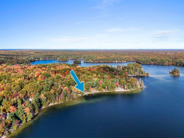 489 Peninsula Trail, East Bay Twp, MI 49696