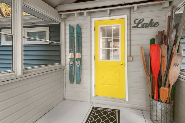 489 Peninsula Trail, East Bay Twp, MI 49696