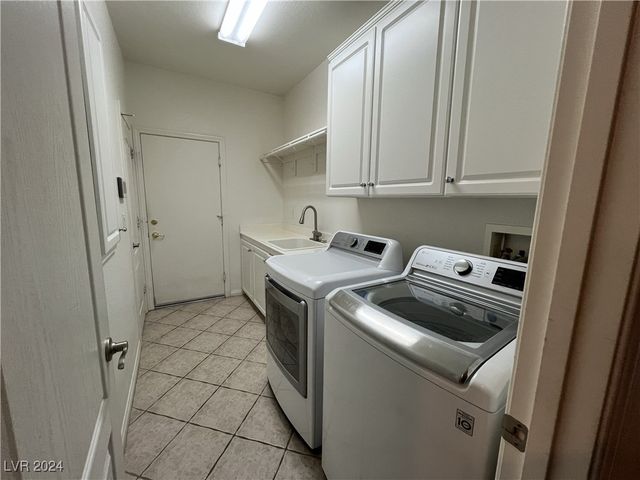 3049 Azure Bay Street, Las Vegas, NV 89117