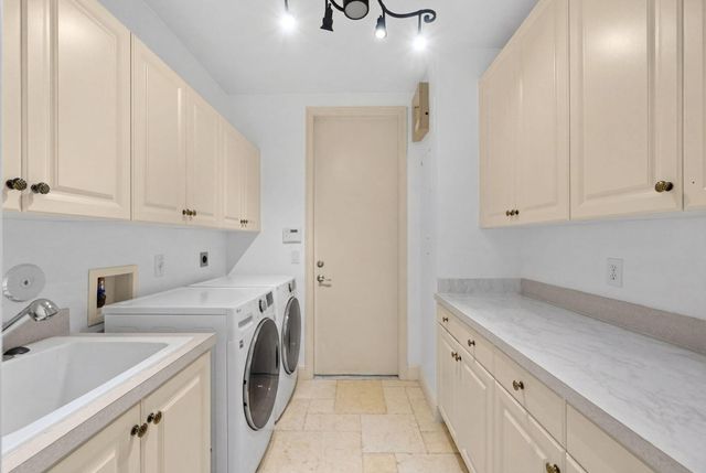 15273 SW 37th Street, Davie, FL 33331