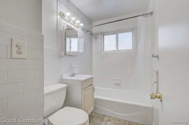 967 E Shevlin Avenue, Hazel Park, MI 48030