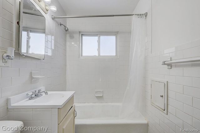 967 E Shevlin Avenue, Hazel Park, MI 48030