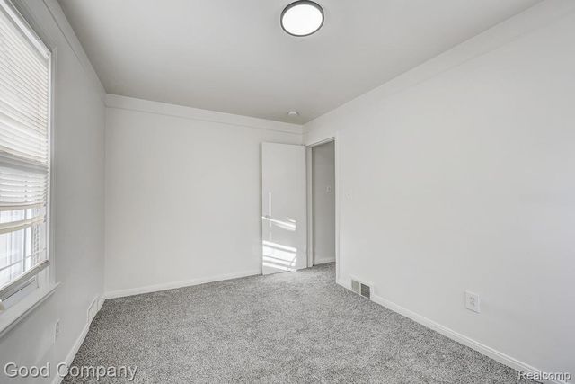 967 E Shevlin Avenue, Hazel Park, MI 48030