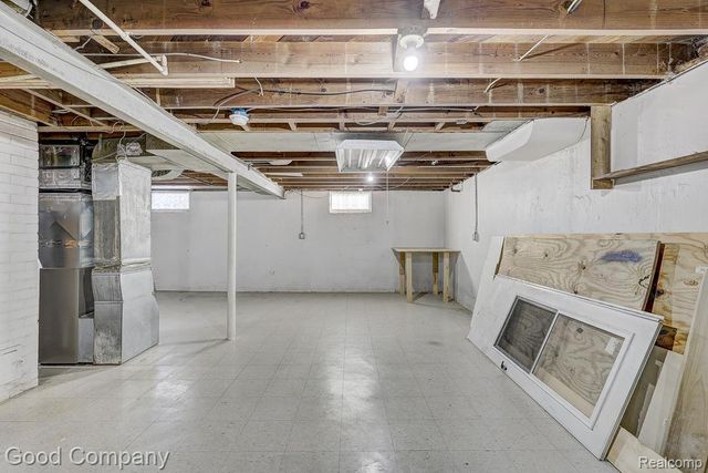 967 E Shevlin Avenue, Hazel Park, MI 48030