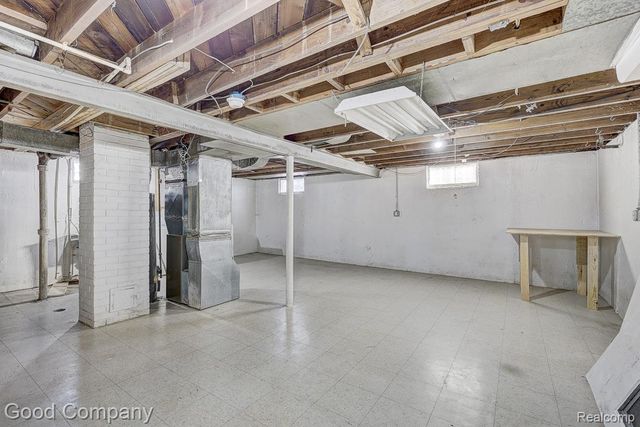 967 E Shevlin Avenue, Hazel Park, MI 48030