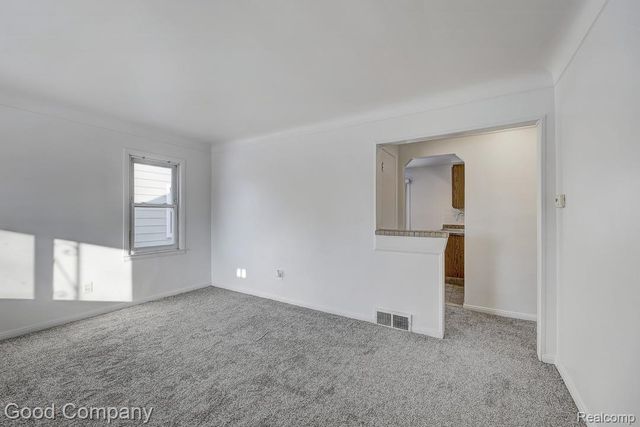 967 E Shevlin Avenue, Hazel Park, MI 48030