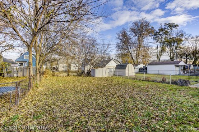 967 E Shevlin Avenue, Hazel Park, MI 48030