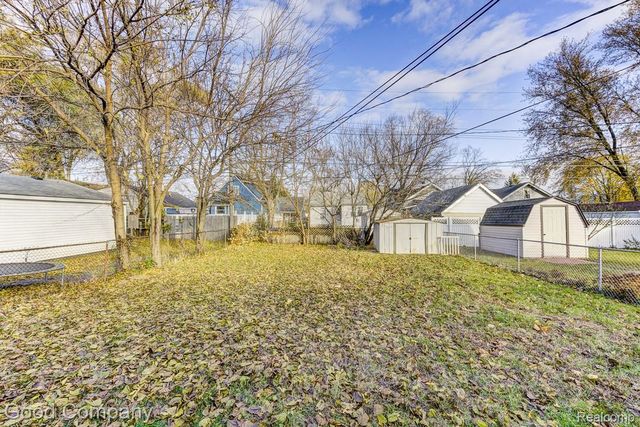 967 E Shevlin Avenue, Hazel Park, MI 48030