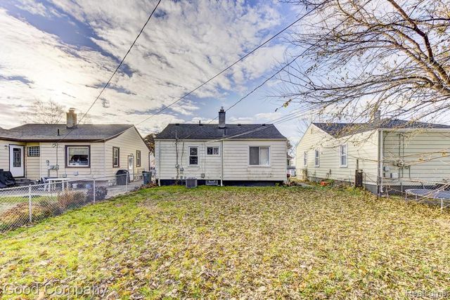 967 E Shevlin Avenue, Hazel Park, MI 48030