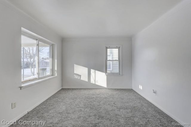 967 E Shevlin Avenue, Hazel Park, MI 48030