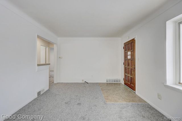 967 E Shevlin Avenue, Hazel Park, MI 48030