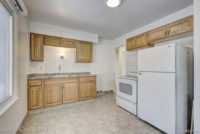 967 E Shevlin Avenue, Hazel Park, MI 48030