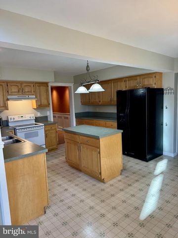 160 BULLS HEAD RD, Pottsville, PA 17901