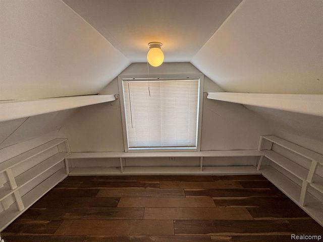 23033 Cayuga Avenue, Hazel Park, MI 48030