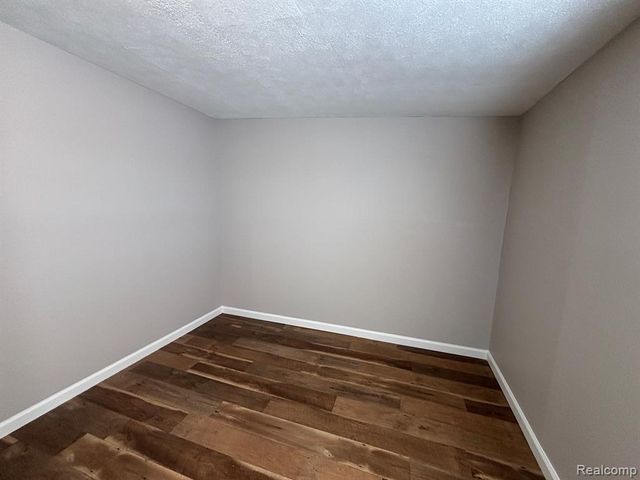 23033 Cayuga Avenue, Hazel Park, MI 48030