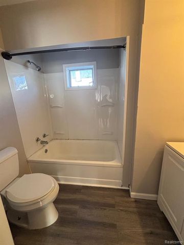 23033 Cayuga Avenue, Hazel Park, MI 48030