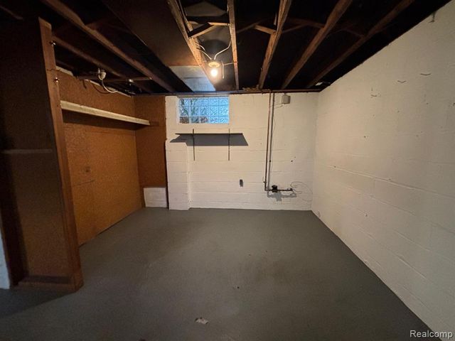 23033 Cayuga Avenue, Hazel Park, MI 48030