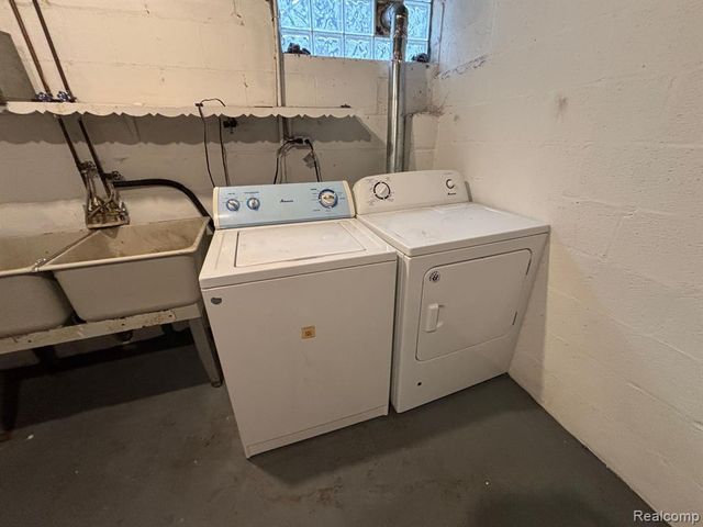 23033 Cayuga Avenue, Hazel Park, MI 48030