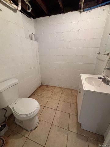 23033 Cayuga Avenue, Hazel Park, MI 48030