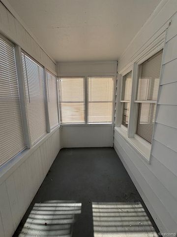 23033 Cayuga Avenue, Hazel Park, MI 48030