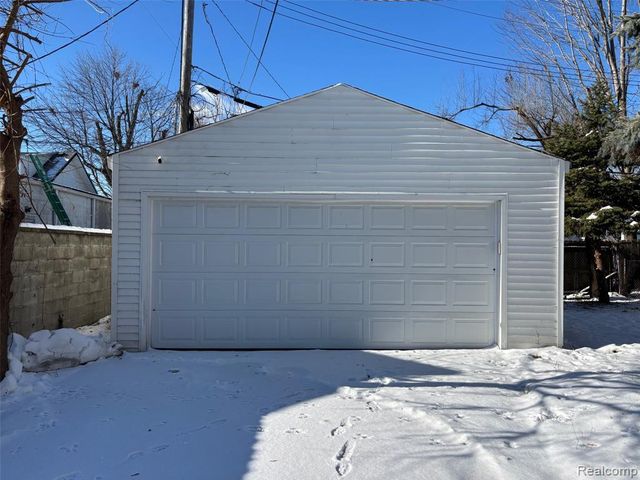 23033 Cayuga Avenue, Hazel Park, MI 48030