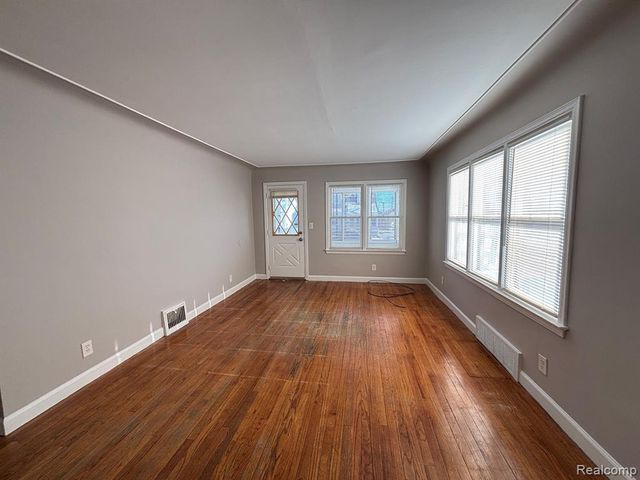 23033 Cayuga Avenue, Hazel Park, MI 48030