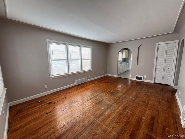 23033 Cayuga Avenue, Hazel Park, MI 48030