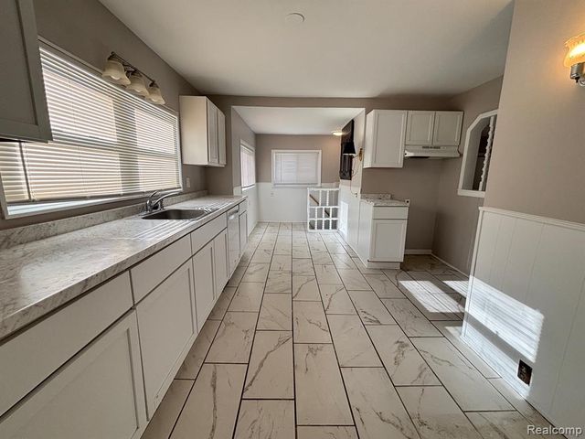 23033 Cayuga Avenue, Hazel Park, MI 48030