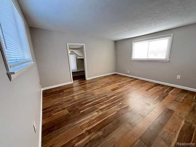 23033 Cayuga Avenue, Hazel Park, MI 48030