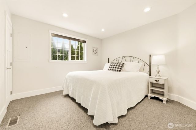 29250 218th Place SE, Black Diamond, WA 98010