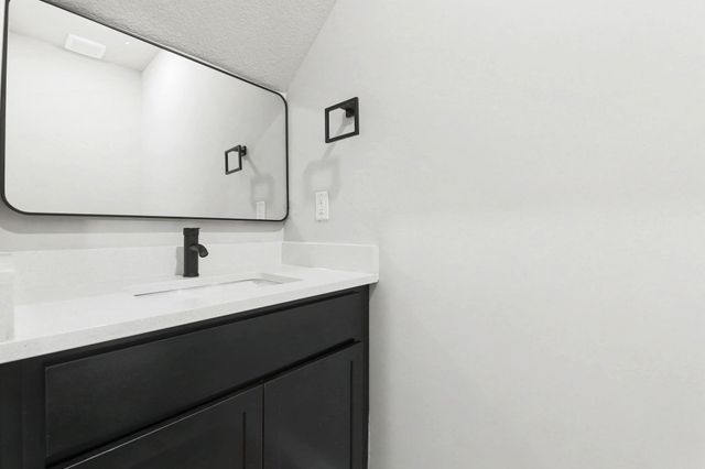 9237 E Fox Pointe Ct, Bel Aire, KS 67226