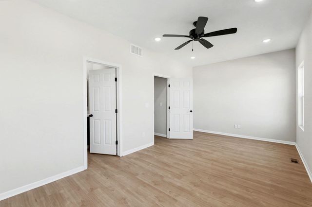 9237 E Fox Pointe Ct, Bel Aire, KS 67226