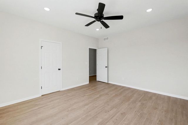 9237 E Fox Pointe Ct, Bel Aire, KS 67226