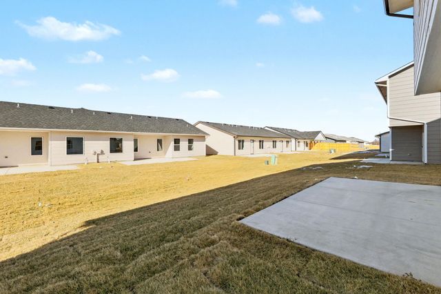 9237 E Fox Pointe Ct, Bel Aire, KS 67226