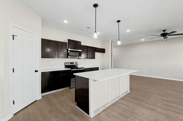 9237 E Fox Pointe Ct, Bel Aire, KS 67226