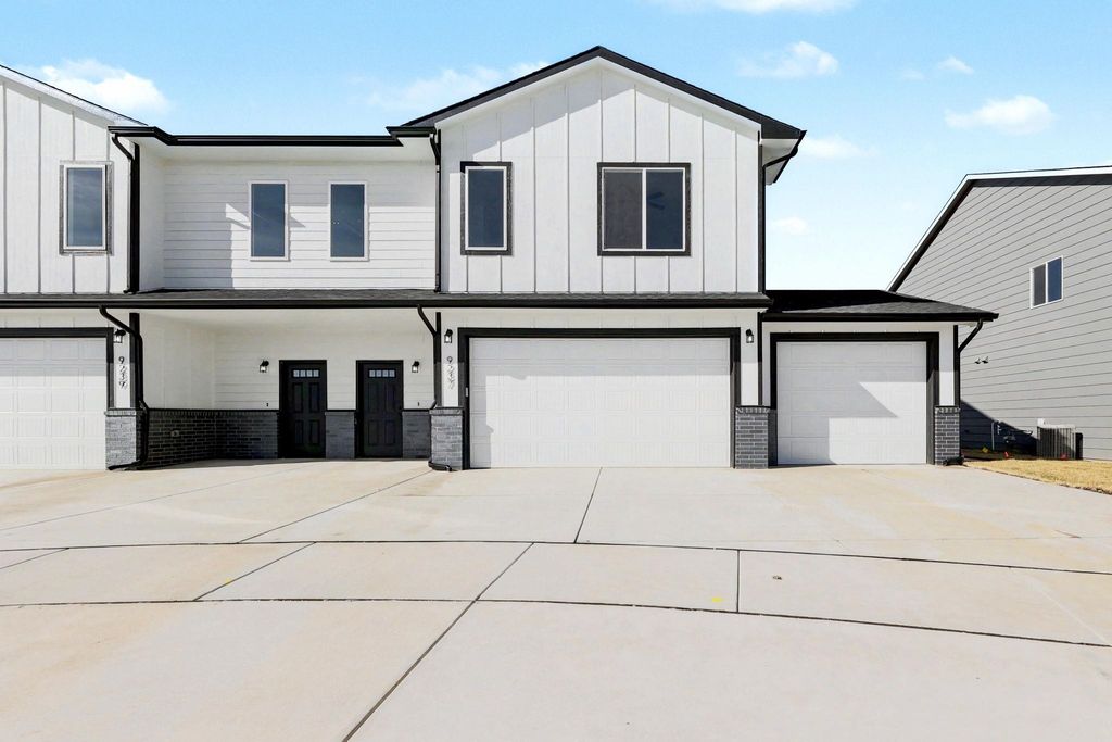 9237 E Fox Pointe Ct, Bel Aire, KS 67226