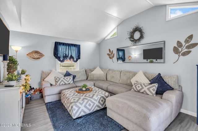 8 Concord Circle, Howell, NJ 07731