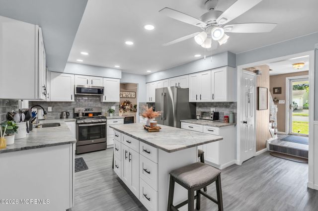 8 Concord Circle, Howell, NJ 07731