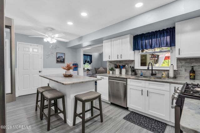 8 Concord Circle, Howell, NJ 07731